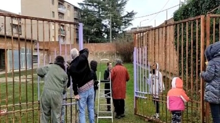 Els veïns i veïnes del Convent de la Bisbal celebren que lluiten juntes el 3 de març