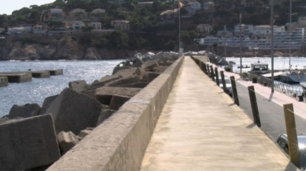 En redacció el projecte per instal·lar nous calaixos de formigó al port de Sant Feliu