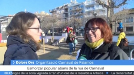 Esmorzar popular abans de la rua de Carnaval a Palamós