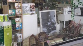 Exposades als comerços una cinquantena de fotos antigues del Mercat de La Bisbal
