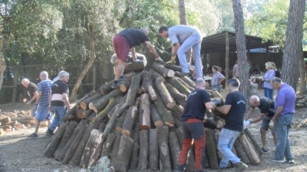 Forallac posa en marxa una nova Carbonera per mantenir viva la tradició dels carboners