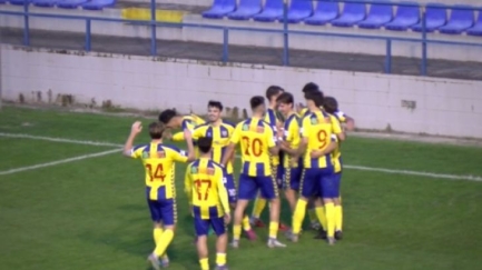 Golejada del Palamós CF en el seu retorn a l'Estadi