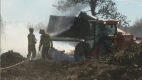 Un incendi crema bales de palla i lllenya a Albons