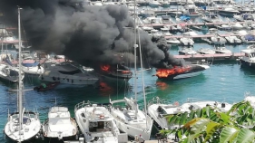 Un incendi afecta diverses embarcacions i deixa dos ferits a Port Marina Palamós