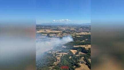 Incendi vora la GI 660 a la Bisbal d'Empordà