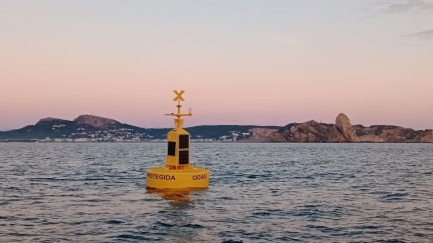 Instal·len dues boies oceanogràfiques per millorar el coneixement marí a les Illes Medes