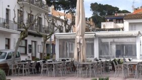 J.Piferrer: 'No pot ser que un 80% de la plaça Promontori estigui ocupada per taules'