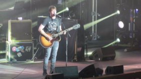 James Blunt toca la fibra al públic de Cap Roig