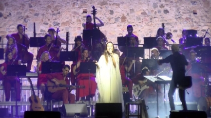 Judit Neddermann encisa el F’estiu acompanyada de la GIO Symphonia