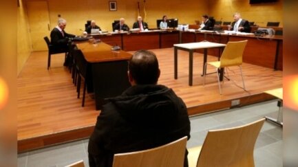 Jutgen un acusat que s'enfronta a 10 anys de presó per violar la germana a casa els pares