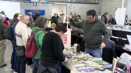 La 6a Fira Indilletres: Bona afluència de públic però menys venda de llibres