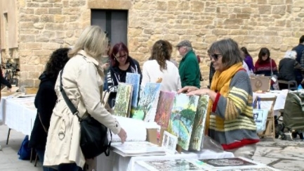 La Bisbal d'Empordà s'omple de gom a gom per la Fira Mercat al Carrer de l'1 de maig