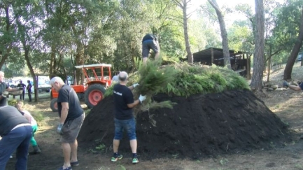 La Carbonera de Forallac ja està a punt per tornar a convertir la llenya en carbó