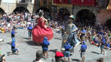La Festa Major de Torroella vibra amb el ball de l'àliga i els gegants