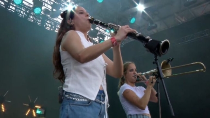 La Festassa Km0 converteix el Guíxols Arena en una gran celebració de la música catalana