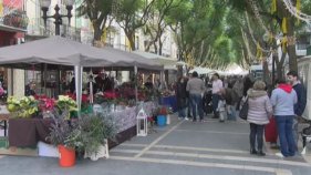 La Fira de Nadal omple la Rambla de Sant Feliu tot el cap de setmana