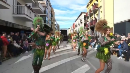 La Gran Rua de Carnaval omple Palamós de festa amb una seixantena de colles