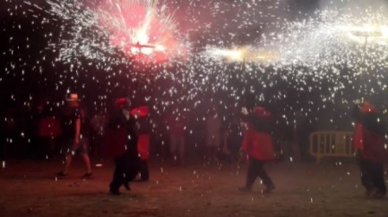 La Nit del Foc celebra el primer correfoc de la història de Begur