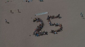 La Platja del Castell viu una reivindicativa commemoració del 25 aniversari del Referèndum