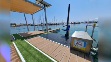 La platja Gran de Palamós ja compta amb la plataforma de bany autònom