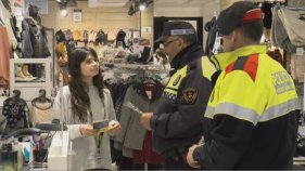 La Policia Local de Palafrugell visita els comerços per donar-los consells de seguretat