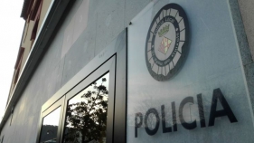 La Policia Local de Sant Feliu de Guíxols salva la vida a un home amb un desfibril·lador