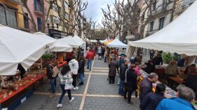 La Rambla es torna a omplir de llibres i roses