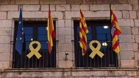 La senyera deixa de ser l'única bandera que oneja a l’Ajuntament de Torroella