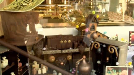 La Taula dels Artistes abaixa el teló parlant de xocolata i comunicació