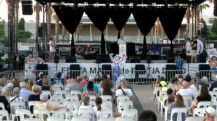 L'Associació d'Empresaris reivindica el comerç local durant el pregó de Festa Major