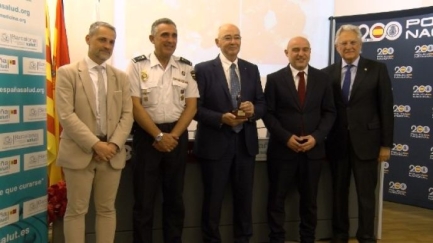 Les dependències de la Policia Nacional de Sant Feliu ja compten amb un desfibril·lador