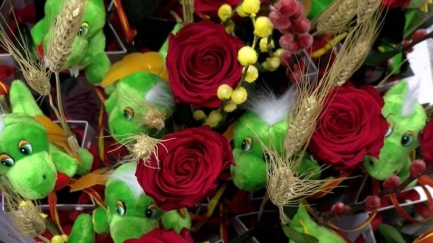 Les floristes de Palafrugell ja començen a vendre els detalls de Sant Jordi