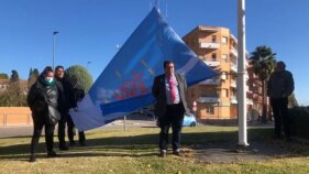 L'hissada de la bandera de l'Estartit dona el tret de sortida a la Festa de Santa Llúcia