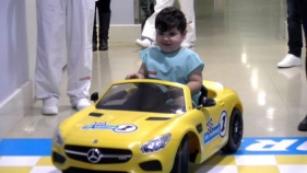 L'Hospital de Palamós incorpora un cotxe elèctric pels infants que han de ser operats