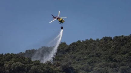 L'incendi continua estabilitzat però encara no canvia de fase