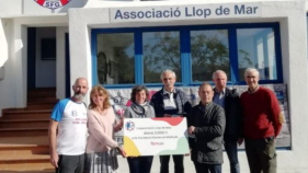 Llop de Mar entrega el xec solidari d'enguany a la Fundació Esclerosi Múltiple