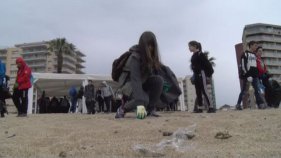 Més de 200 alumnes gironins netegen el litoral de Calonge i Sant Antoni