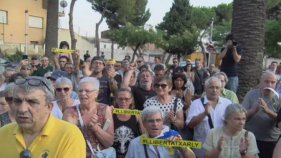 Més de 200 persones recolzen a Palafrugell l'activista detingut per increpar Llarena