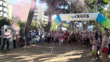 Més de 800 persones participen la quarta edició del 'Corre per les Mames' a Sant Feliu