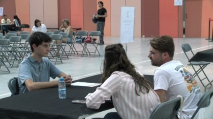 Més de vuitanta joves participen en l’Speed Dating Jove de Calonge