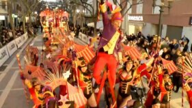 Més d'una cinquantena de colles desfilen al Carnaval de Sant Feliu de Guíxols
