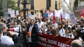Metges de Catalunya arriba a un acord amb les patronals i desconvoca la vaga