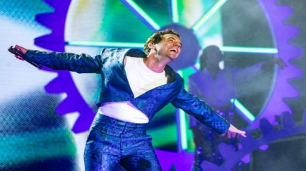 Mika tanca la gira a Cap Roig amb una nit plena d’energi