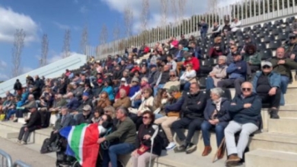 Molts aficionats s'han apropat a veure la Volta Ciclista
