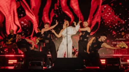 Mónica Naranjo reviu els 30 anys de carrera en una nit màgica al Porta Ferrada