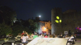 Nit de rumba als jardins del castell de Calonge