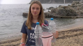 Olivia Mandle crea la jelly cleaner, una eina per netejar els microplàstics del mar