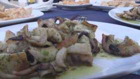 Onze restaurants de Torroella-L'Estartit ofereixen la campanya de la sèpia i la clova