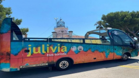 Palafrugell torna a posar en funcionament el bus 'Julivia'