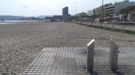 Palamós és un dels 15 municipis de tot Catalunya que no habilita dutxes a la platja